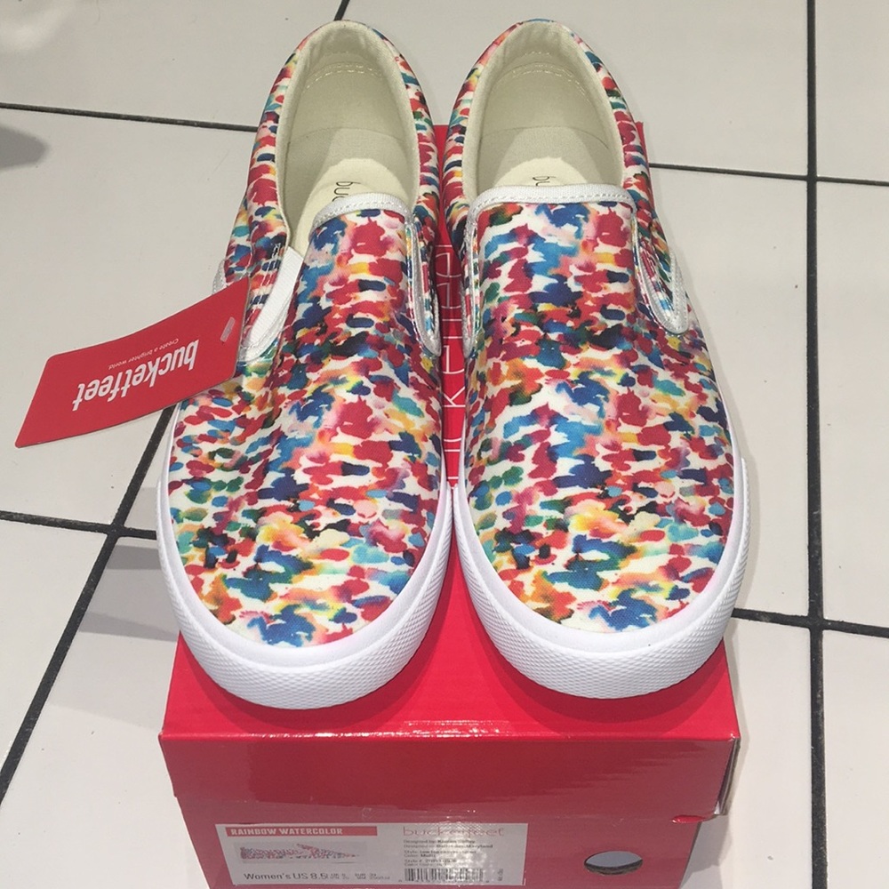 Low top canvas slip ons